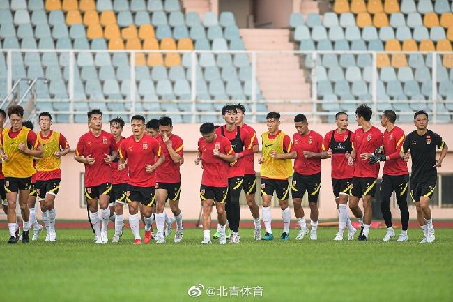 克雷格的脚将打固定大约四周，然后预计再需要4-6周的恢复期！